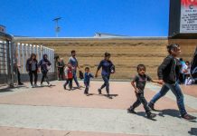 EE.UU. lanza un programa de reunificación familiar para migrantes ecuatorianos Estadounidenses y residentes permanentes ven peligrar el proceso de legalización de allegados indocumentados y una posible reunificación familiar