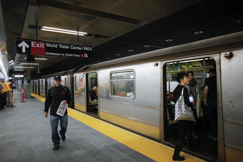 polemica de vendedores inmigrantes en metro de Nueva York Líderes políticos, activistas y vendedores ambulantes denunciaron este miércoles lo que consideran vigilancia excesiva de la Policía en las estaciones del metro de Nueva York