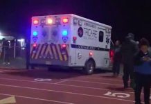 La familia de un jugador de fútbol americano muerto exige transparencia en el caso Cinco hombres fueron detenidos este sábado en relación con un tiroteo registrado en la noche del viernes durante un partido de fútbol americano en una escuela de Nueva Jersey, que dejó tres heridos.