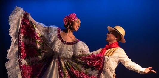 Ballet Mestizo en su interpretación de San Juanero.