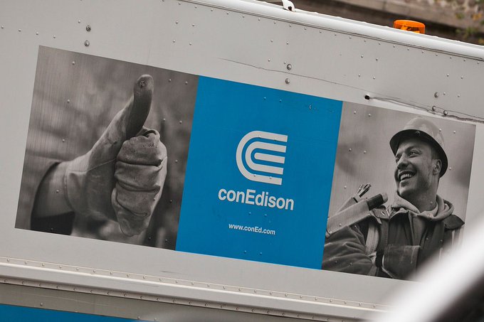 La subida del gas será incluso más acusada -justo en el momento de más frío del año- ya que las pretensiones de la energética es que las facturas de los neoyorquinos suban una media del 7,5 % en 2020, un 8,8 % en 2021 y un 7,2 % en 2022.