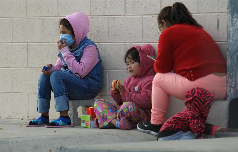 Las personas enfermas, cuyas nacionalidades no fueron detalladas, fueron aisladas de quienes no tienen s&iacute;ntomas con la finalidad de evitar m&aacute;s contagios.