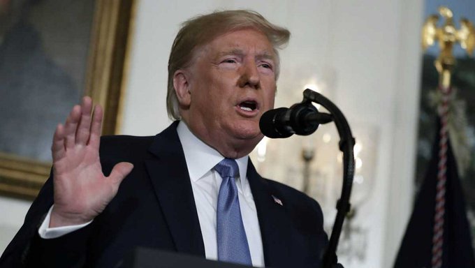 "Los demócratas de izquierda radical, que no hacen nada, acaban de anunciar que van a intentar someterme a un juicio político por NADA", tuiteó Trump.