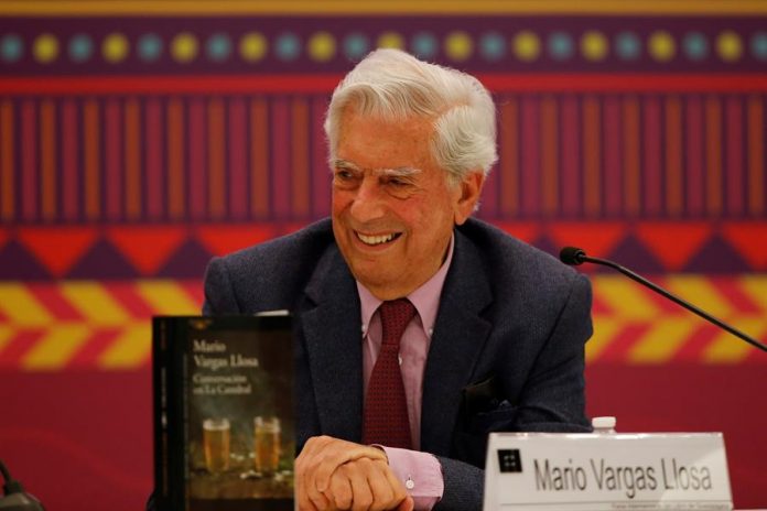 El nobel peruano Mario Vargas Llosa conmemoró este sábado los 50 años de 