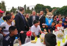 Evo Morales comparte Navidad con niños de la comunidad boliviana en Argentina Evo Morales prometió seguir luchando por las nuevas generaciones para dejarles un país libre, digno y soberano.