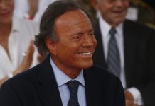 El cantante español Julio Iglesias y la Fundación cultural Latin Grammy anunciaron este lunes una beca por un valor de hasta 200.000 dólares para financiar la educación superior de un "prodigio" de la música