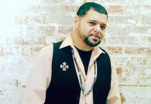 Kandelo comenzó su carrera profesional siendo un adolescente, con el grupo "The Brooklyn Boys".