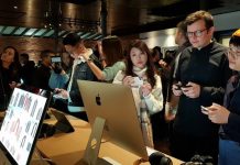 Las tecnológicas de EE.UU., a un paso de su mejor año bursátil de la década Apple continúa siendo uno de los principales pulmones de las tecnológicas en la Bolsa de Nueva York, tras haber aumentado sus ganancias un 84 % con respecto al año anterior.
