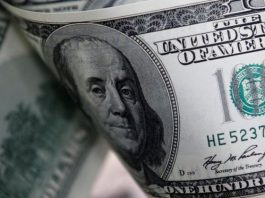 Los estadounidenses más adinerados son los que más se quejan de los impuestos El 40 % de los encuestados opina que paga en impuestos más o menos lo que es justo, y sólo el 8 % considera que pagan menos que lo que sería justo.
