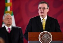México denunciará ante Corte Penal Internacional asedio de Bolivia a embajada No fue hasta diez días después que el Gobierno "de facto" de Jeanine Áñez, continuó Ebrard, dictó órdenes de arresto hacia cuatro de los asilados en las sedes diplomáticas mexicanas.