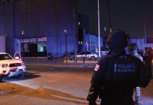 El comando disparó en contra de las instalaciones policiales para posteriormente ingresar y ejecutar a los tres agentes.
