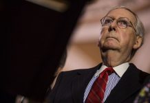 Líder republicano rechaza testigos en Senado ante "apresurado" juicio a Trump "No es el trabajo del Senado llenar el vacío y buscar de manera desesperada maneras de llegar al veredicto de 'culpable'", afirmó McConnell.