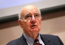Muere Paul Volcker, expresidente de la Fed y gran enemigo de la inflación Tras su salida de la Fed, Volcker se pasó a la banca privada y posteriormente regresó a la política pública.