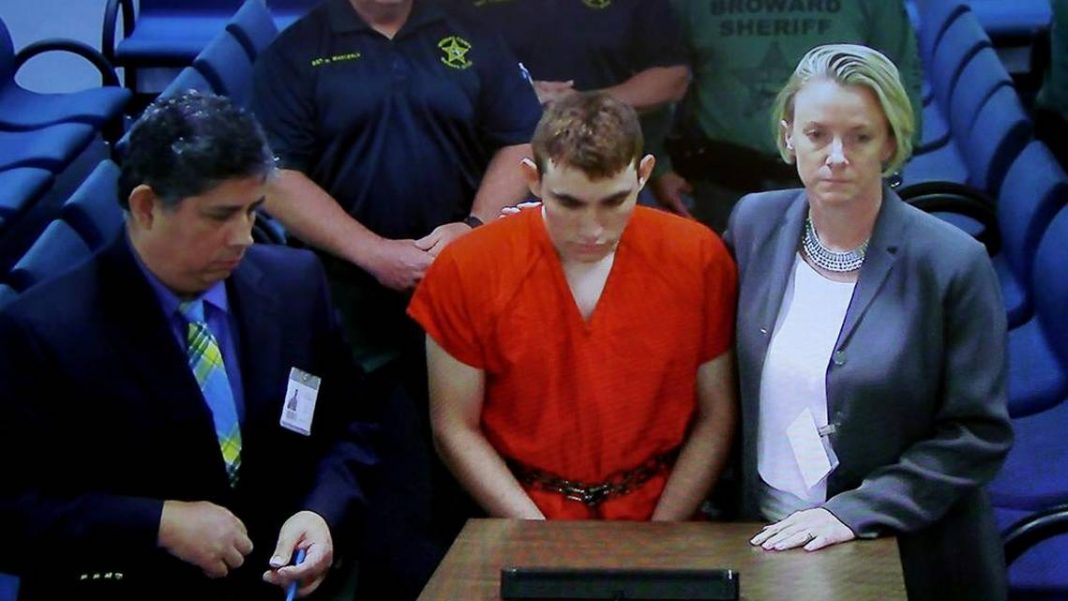Nikolas Cruz Los abogados defensores de Nikolas Cruz, el autor confeso de la matanza de 17 personas en un secundaria de Florida, solicitaron este lunes que se aplace el inicio del juicio previsto para el próximo mes