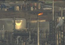Petrolera de Colorado se disculpa por "lluvia amarilla" sobre barrio latino