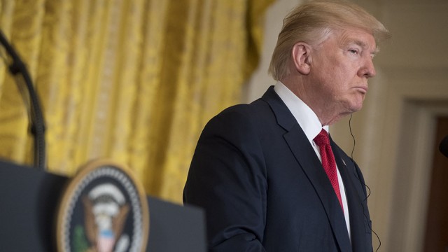 "&iquest;Pueden creer que ser&eacute; imputado pol&iacute;ticamente hoy por la izquierda radical, los Dem&oacute;cratas In&uacute;tiles, &iexcl;Y NO HICE NADA MALO! Algo terrible. Lean las Transcripciones.", dijo Trump en Twitter.