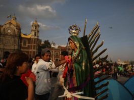 Miles de personas acuden este miércoles, a la Basílica de Guadalupe, en Ciudad de México