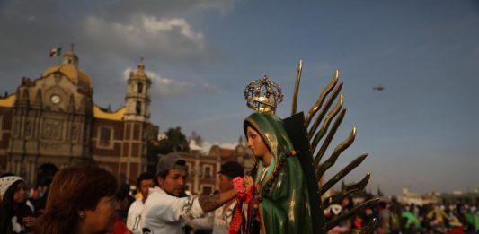 Miles de personas acuden este miércoles, a la Basílica de Guadalupe, en Ciudad de México
