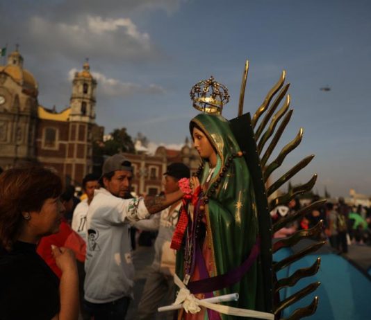 Miles de personas acuden este miércoles, a la Basílica de Guadalupe, en Ciudad de México