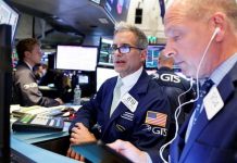 Wall Street vuelve a apuntarse un récord en una sesión de escasos cambios En lo que va de mes, el índice se ha apuntado un ascenso del 2,6 %, que aumenta hasta el 8,2 % en el último trimestre, mientras que podría tratarse de su mejor año desde 1997.
