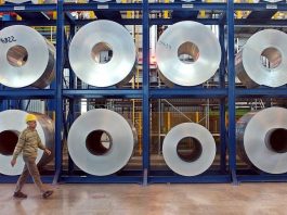 El presidente Donald Trump dijo este lunes que reimplantará inmediatamente los aranceles sobre todas las importaciones de acero y aluminio desde Brasil y Argentina
