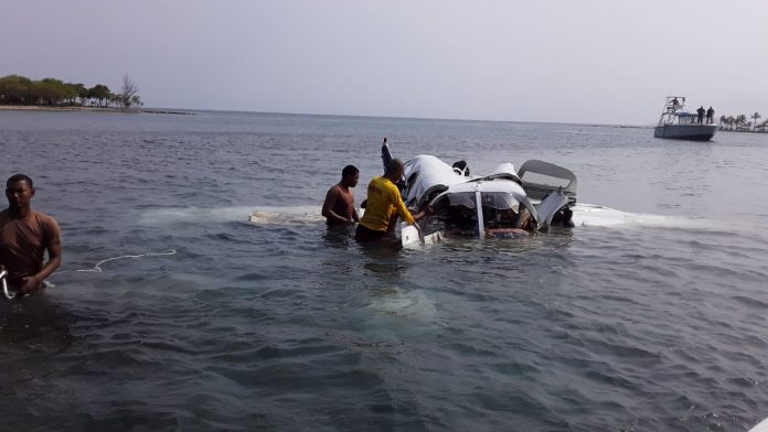avioneta casera Un piloto de una avioneta casera resultó herido en la mañana de este domingo al caer al mar cerca del puerto de Mayagüez, municipio en el oeste de Puerto Rico.