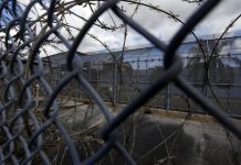 Decretan confinamiento en las cárceles de Puerto Rico por repunte casos covid El Departamento de Corrección y Rehabilitación de Puerto Rico inició una investigación sobre los sucesos que culminaron con un incidente que provocó heridas y posteriormente el fallecimiento de un preso