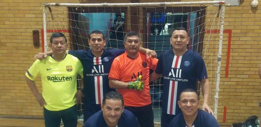 El quinteto Domingo Sabio que no vio acción el sábado pasado (enero 25), esta compartiendo el segundo lugar con el Toque y Gol F.C. en la categoría Master 40+, en la HONDUCOL Liga de Indoor y FutSal. (Foto Buki Chapin).