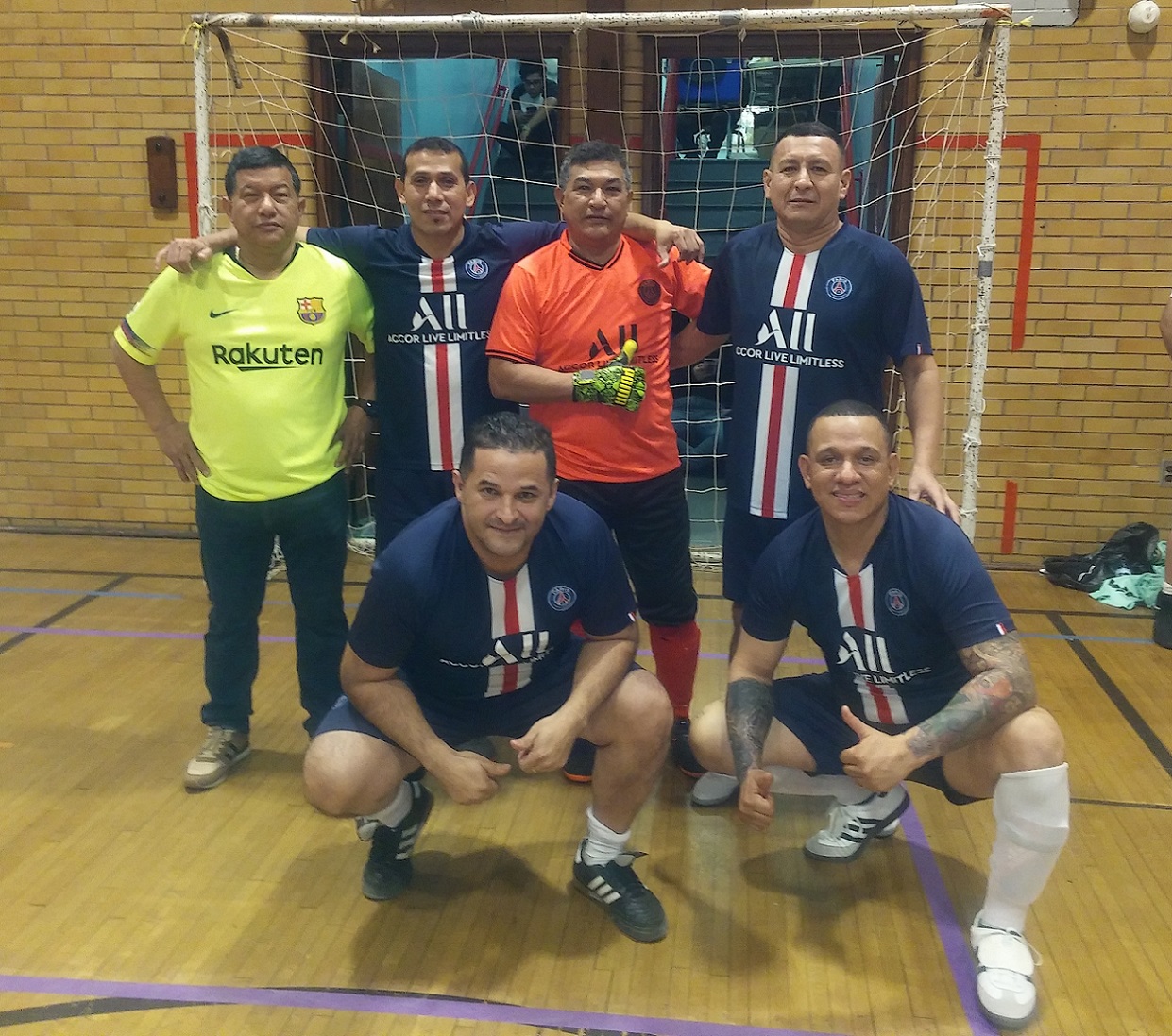 El quinteto Domingo Sabio que no vio acción el sábado pasado (enero 25), esta compartiendo el segundo lugar con el Toque y Gol F.C. en la categoría Master 40+, en la HONDUCOL Liga de Indoor y FutSal. (Foto Buki Chapin).