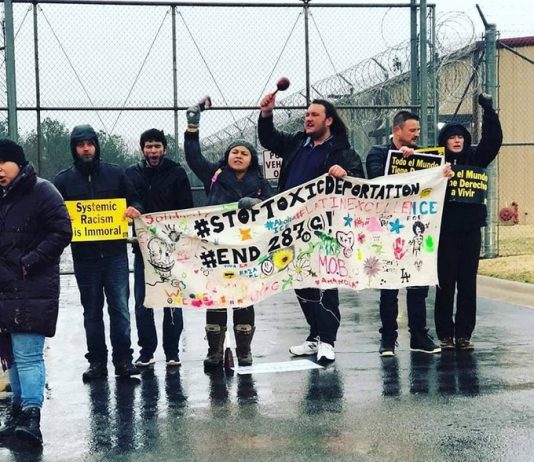 Activistas protestan contra detención y traslado de migrante Los manifestantes criticaron el programa federal 287(g), que permite a los cuerpos policiales locales cooperar con las agencias federales de Inmigración.