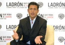 Actores mexicanos: de extras y "stunts" a estrellas de cine y televisión Desde hace décadas se ha recurrido a los extras y a los "stunts" -especialistas que exponen su físico en escenas de acción- para dar vida a diferentes situaciones fílmicas. En ambas categorías trabajaron personalidades mexicanas