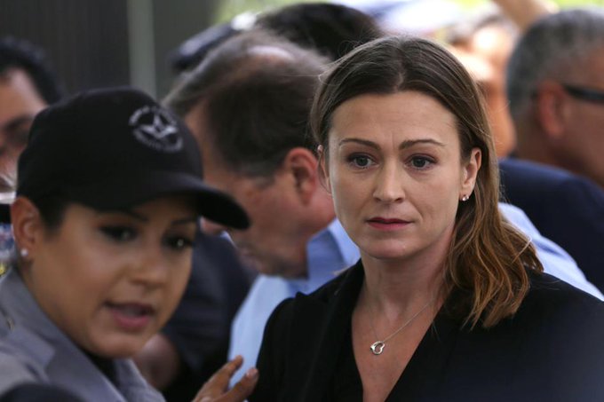 Los cargos contra Keleher y Ariel Gutiérrez Rodríguez son uno por conspiración por fraude por privar a alguien del derecho a recibir los servicios con honestidad, seis por fraude electrónico, uno por soborno y el noveno por pago de soborno.