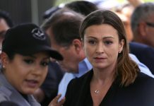 Acusan de nuevo delitos a exsecretaria de Educación de Puerto Rico, Julia Keleher Los cargos contra Keleher y Ariel Gutiérrez Rodríguez son uno por conspiración por fraude por privar a alguien del derecho a recibir los servicios con honestidad, seis por fraude electrónico, uno por soborno y el noveno por pago de soborno.