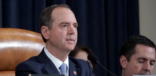 "Si les gusta o no el presidente es irrelevante. Se trata de la Constitución y de su mala conducta (la de Trump). Si cumple con el estándar de una conducta de 'impeachment', como hemos demostrado, no importa si les gusta", aseguró Schiff.