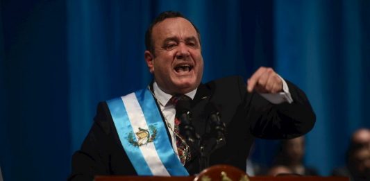El nuevo Gobierno de Guatemala, presidido desde la semana pasada por Alejandro Giammattei, aseguró este lunes que se encuentra en un proceso de análisis y evaluación del acuerdo migratorio firmado en 2019 con Estados Unidos