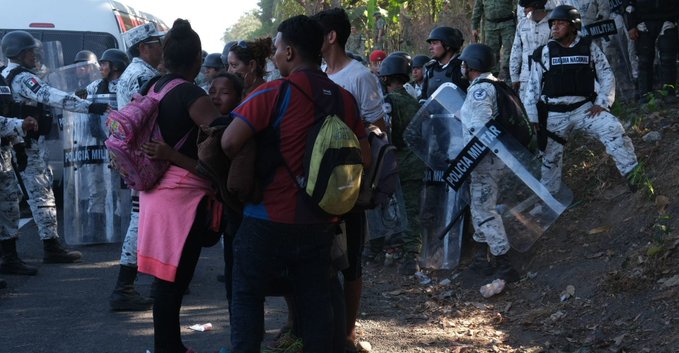 AI destac&oacute; que estos obst&aacute;culos se agudizaron en los d&iacute;as 20 y 21 de enero, coincidiendo con el arribo masivo, tanto regular como irregular, de migrantes.