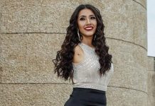 Ana Gabriela Molina, la "miss" mexicana que no tiene brazos Con caídas y tropiezos emocionales en su vida, Ana Gabriela Molina, una mujer con un diagnóstico de amelia bilateral (ausencia de extremidades superiores), se coronó Miss Nanchital