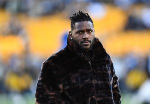 Antonio Brown recuper&oacute; la libertad tras concederle un juez del condado de Broward, donde estaba detenido, el pago de una fianza de 100.000 d&oacute;lares 