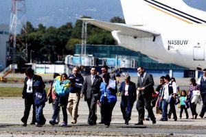Guatemala recibió este jueves al primer grupo de migrantes deportados de 2020, quienes arribaron en un vuelo procedente de Texas.