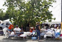 Aumentan los refugiados en Puerto Rico por los terremotos y se degrada la economía Puerto Rico continúa sufriendo las consecuencias de una actividad sísmica que no cesa, causa de un aumento de los miles de refugiados que duermen en las calles por temor a nuevos temblores en la isla