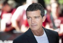 Banderas, aplaudido por los críticos de Nueva York y otras estrellas del cine El actor español Antonio Banderas recibió este martes por la noche en Nueva York el aplauso de los críticos de cine y también de numerosas estrellas