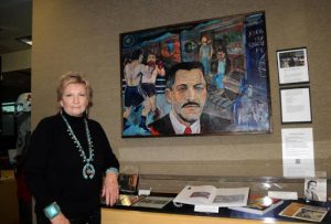 Beth Castro, hija de Ra&uacute;l H. Castro, el primero y &uacute;nico gobernador mexicoestadounidense que ha tendido Arizona (1975-1977) , no descarta que en un futuro cercano este estado elija a otro hispano