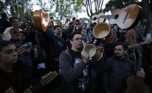 Trabajadores, estudiantes, indígenas y activistas saldrán nuevamente este martes a las calles colombianas para realizar un cacerolazo en rechazo al asesinato de líderes sociales