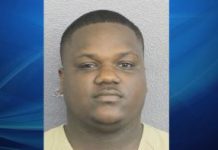 Un hombre de Florida es acusado de amenazar de muerte a Trump por Soleimaní Un hombre de 26 años y residente en el sur de Florida fue denunciado penalmente por haber amenazado de muerte al presidente Donald Trump a raíz de la muerte del general iraní Qasem Soleimaní.