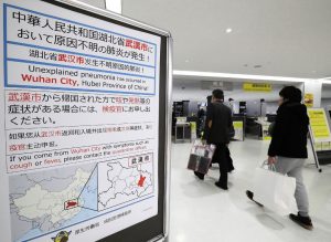 Las autoridades sanitarias chinas confirmaron hoy la tercera víctima de la nueva neumonía de Wuhan, ciudad en la que se detectó un brote de este virus el mes pasado y que por el momento ha dejado 201 personas contagiadas.