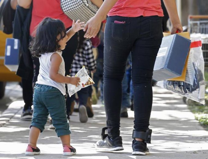 Según los legisladores, las regulaciones adoptadas por el Gobierno del presidente Donald Trump "privan a los menores de edad del acceso a esas protecciones estipuladas por la ley.