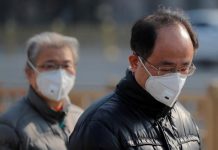 Las personas mayores y que tienen enfermedades previas como diabetes, hipertensión o enfermedades que suprimen el sistema inmunológico corren mayor riesgo de que, en caso de adquirir coronavirus, su cuadro pueda agravarse