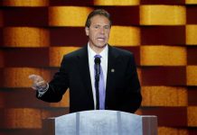 Cuomo critica la falta de apoyo del Gobierno de Estados Unidos a Puerto Rico tras sismos El gobernador de Nueva York, Andrew Cuomo, criticó este martes al Ejecutivo federal estadounidense por, en su opinión, la deficiente ayuda prestada a Puerto Rico