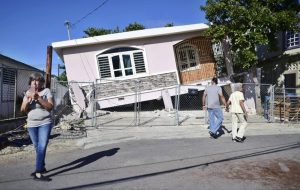 Viviendas con grietas, paredes derrumbadas, edificios con estructuras y techos ca&iacute;dos en el sur de Puerto Rico es el primer balance de las consecuencias del temblor de magnitud 6,6 