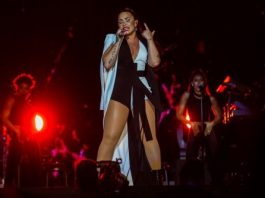 Demi Lovato regresó esta noche a los escenarios en los Grammy tras la crisis de ansiedad que experimentó por una sobredosis en 2018